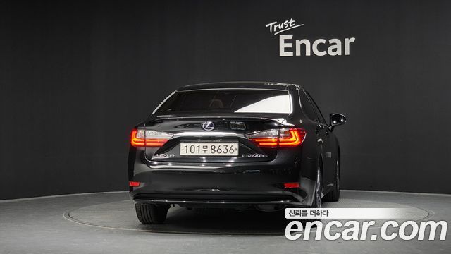 Lexus ES 2018 — photo 4