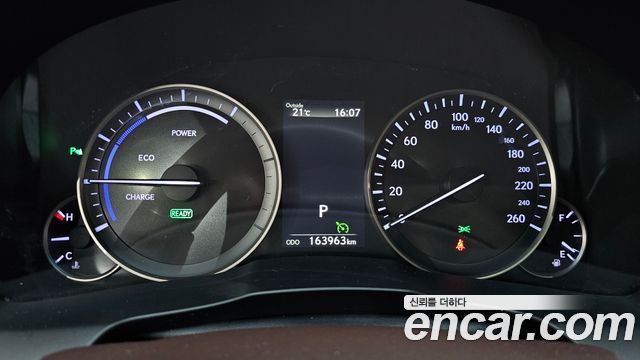 Lexus ES 2018 — photo 8