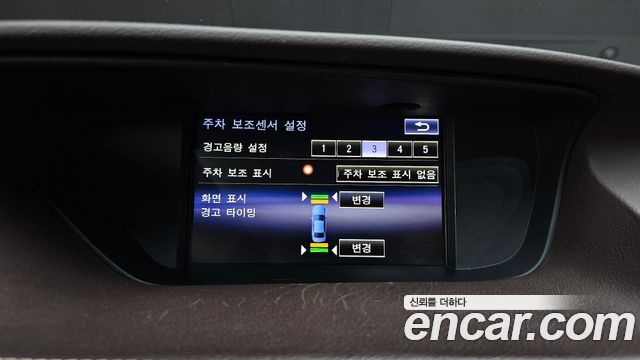 Lexus ES 2018 — photo 16