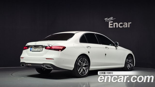 Mercedes-Benz E-Class 2021 — photo 2
