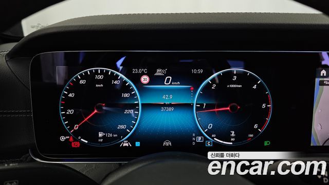 Mercedes-Benz E-Class 2021 — photo 11