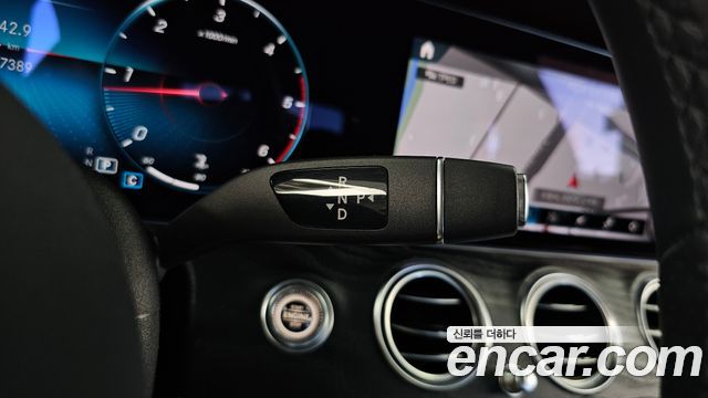 Mercedes-Benz E-Class 2021 — photo 12