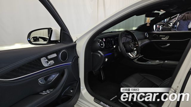 Mercedes-Benz E-Class 2021 — photo 13