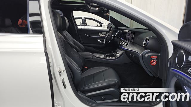 Mercedes-Benz E-Class 2021 — photo 17