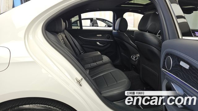 Mercedes-Benz E-Class 2021 — photo 18