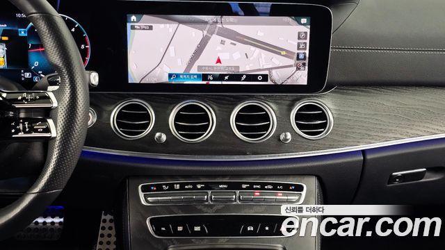 Mercedes-Benz E-Class 2021 — photo 20
