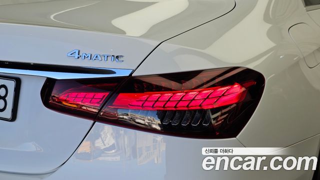 Mercedes-Benz E-Class 2021 — photo 9