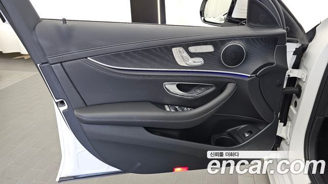 Mercedes-Benz E-Class 2021 — photo 14