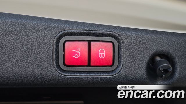 Mercedes-Benz E-Class 2021 — photo 31