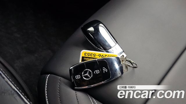 Mercedes-Benz E-Class 2021 — photo 33