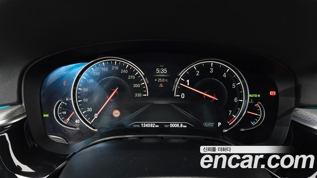 BMW 5-Series 2017 — photo 8