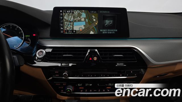 BMW 5-Series 2017 — photo 12