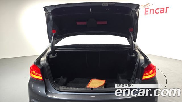 BMW 5-Series 2017 — photo 20