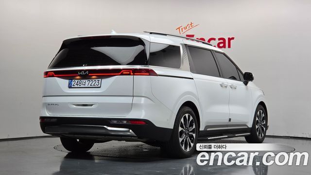 Kia Canival 2022 — photo 2
