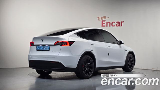 Tesla Model Y 2022 — photo 2