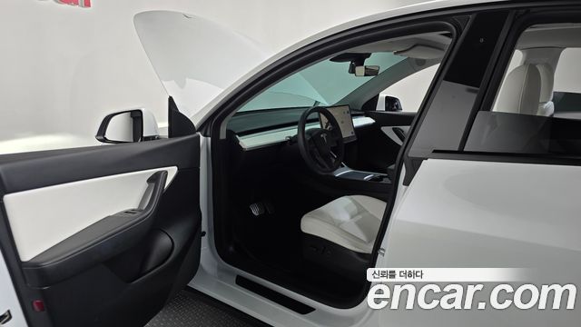 Tesla Model Y 2022 — photo 13