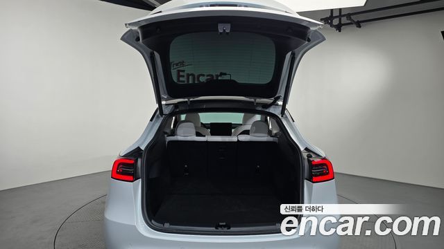 Tesla Model Y 2022 — photo 25