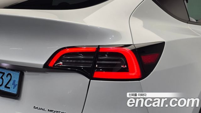 Tesla Model Y 2022 — photo 9