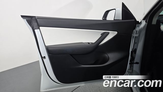 Tesla Model Y 2022 — photo 14
