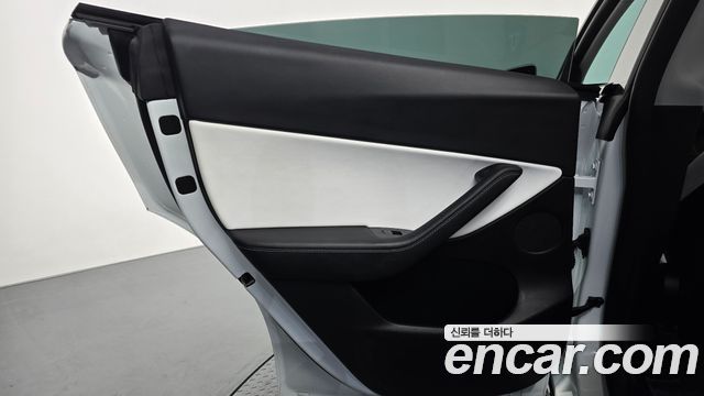 Tesla Model Y 2022 — photo 15