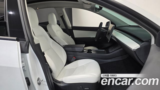 Tesla Model Y 2022 — photo 16
