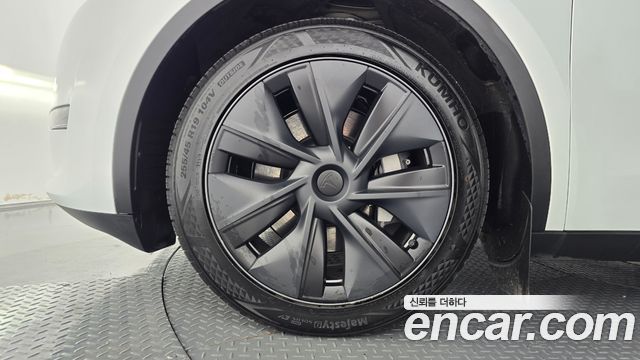 Tesla Model Y 2024 — photo 5