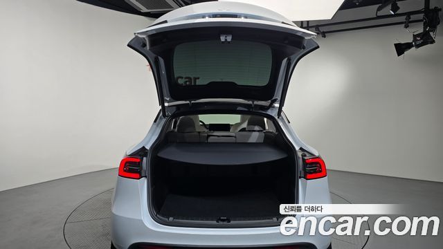 Tesla Model Y 2024 — photo 23