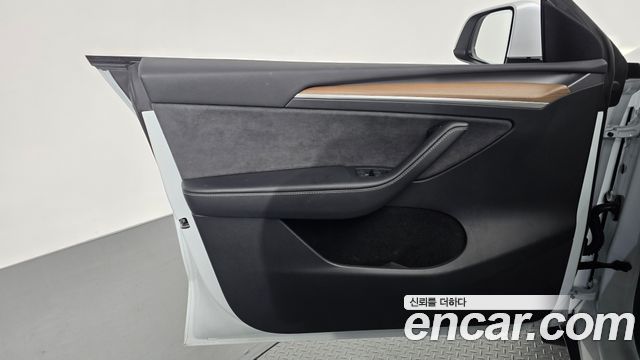 Tesla Model Y 2024 — photo 14