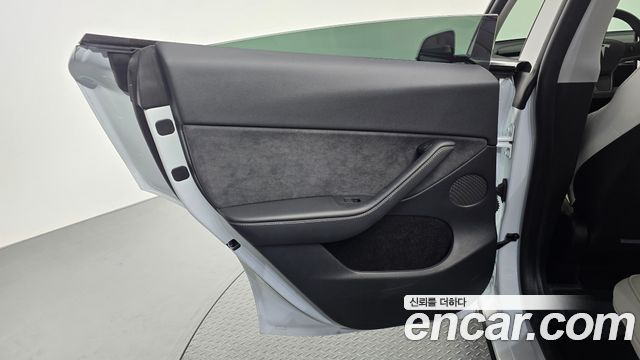 Tesla Model Y 2024 — photo 15