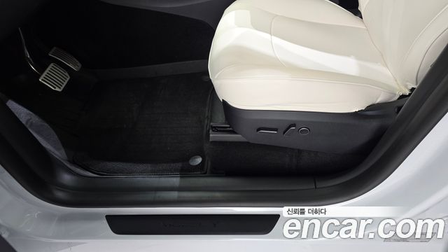Tesla Model Y 2024 — photo 27