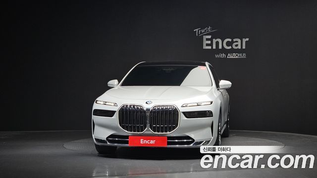 BMW 7-Series 2023 — photo 3