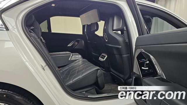 BMW 7-Series 2023 — photo 17