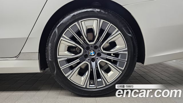 BMW 7-Series 2023 — photo 7