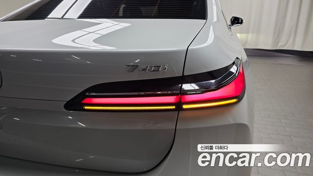 BMW 7-Series 2023 — photo 9