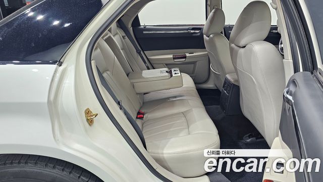 Chrysler 300C 2006 — photo 12