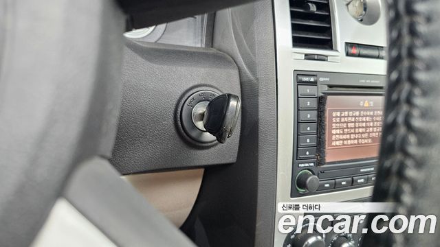 Chrysler 300C 2006 — photo 20