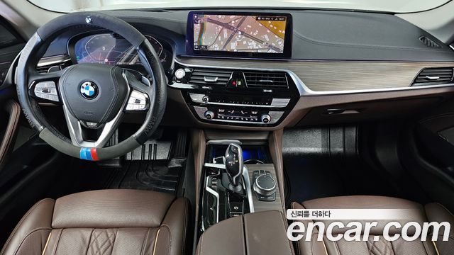 BMW 5-Series 2021 — photo 10