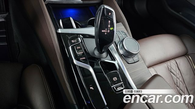 BMW 5-Series 2021 — photo 12