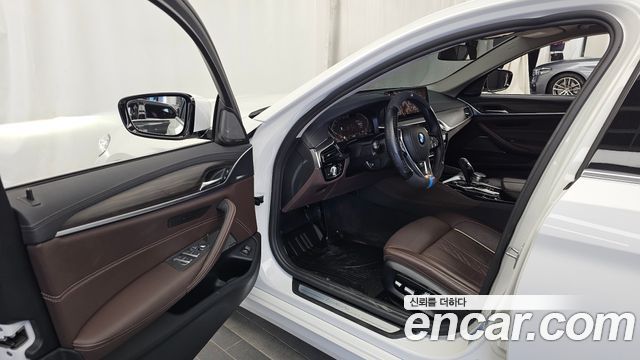 BMW 5-Series 2021 — photo 13