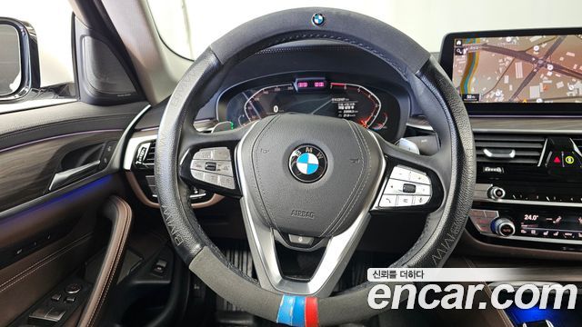 BMW 5-Series 2021 — photo 19