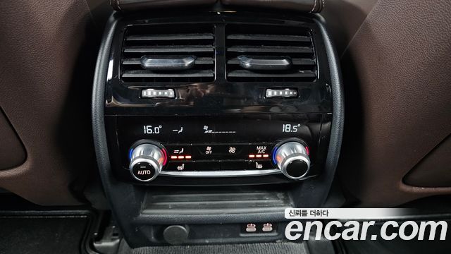 BMW 5-Series 2021 — photo 24