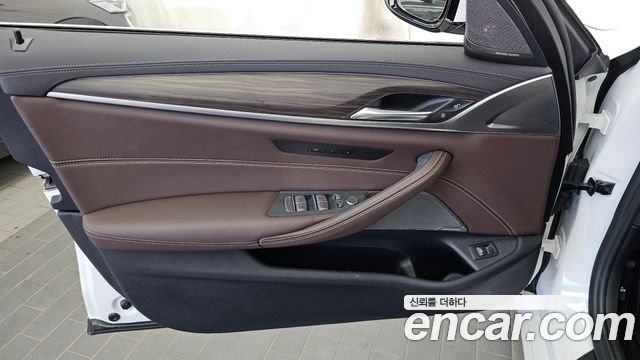 BMW 5-Series 2021 — photo 14