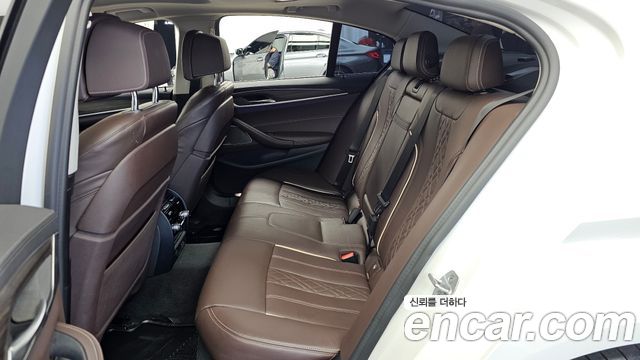 BMW 5-Series 2021 — photo 16
