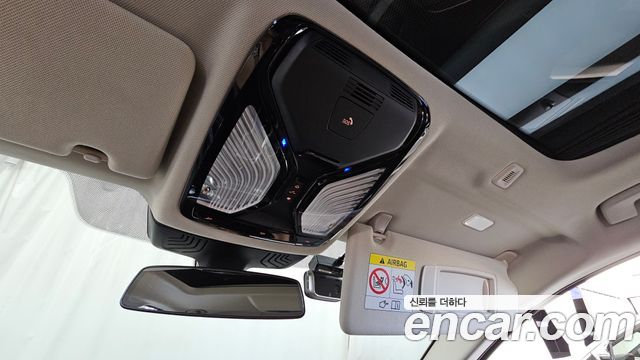 BMW 5-Series 2021 — photo 30