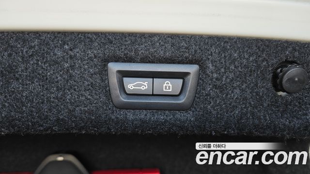 BMW 5-Series 2021 — photo 32