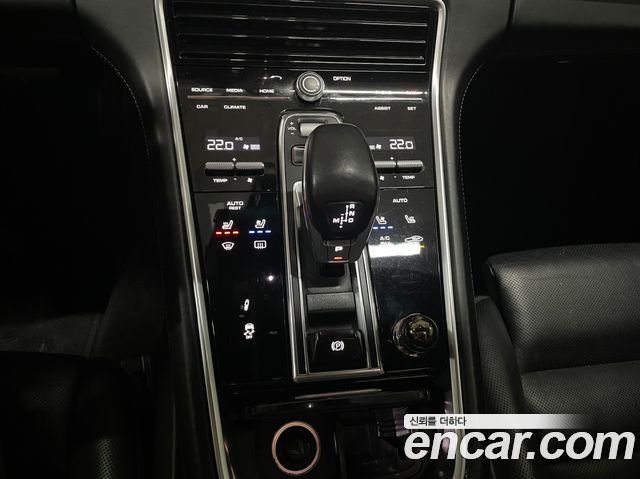 Porsche Panamera 2018 — photo 17