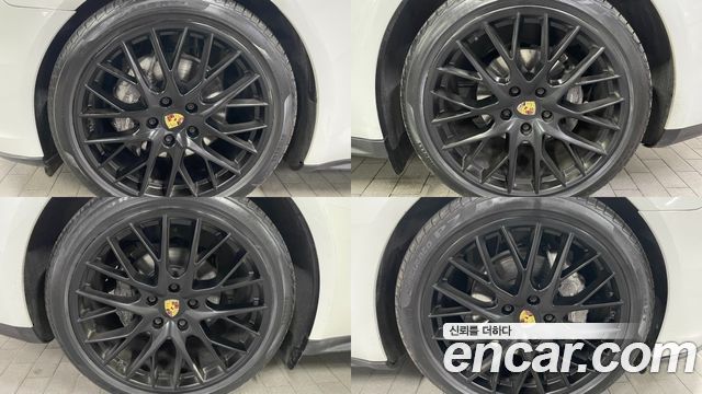 Porsche Panamera 2018 — photo 20