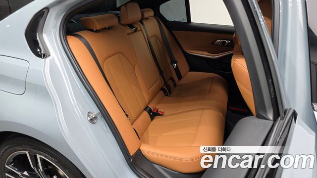 BMW 3-Series 2023 — photo 17