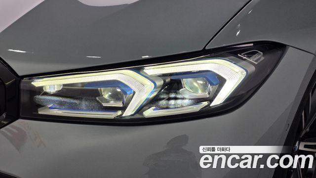 BMW 3-Series 2023 — photo 8