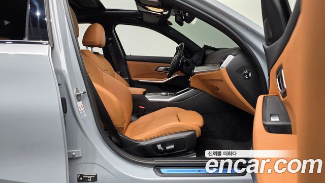 BMW 3-Series 2023 — photo 16